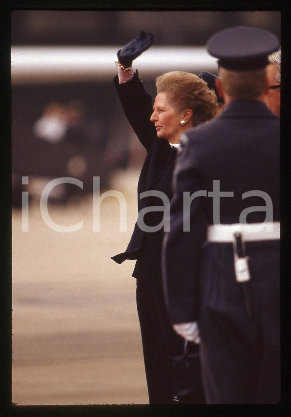 35mm vintage slide* 1984 LONDRA Margaret THATCHER all'aeroporto di HEATHROW (1)