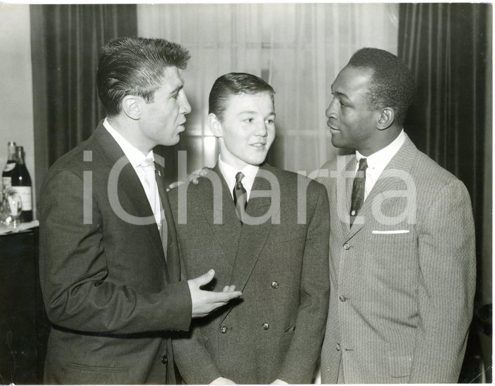 1958 LONDON - BOXE Willie TOWEEL and Terence SPINKS with Orlando ZULUETA *Photo