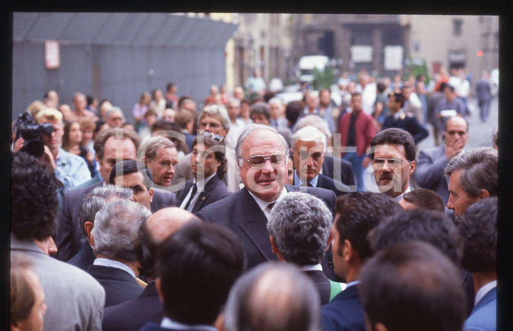35mm vintage slide* 1995 ca ITALIA Helmut KOHL ritratto tra la folla POLITICA