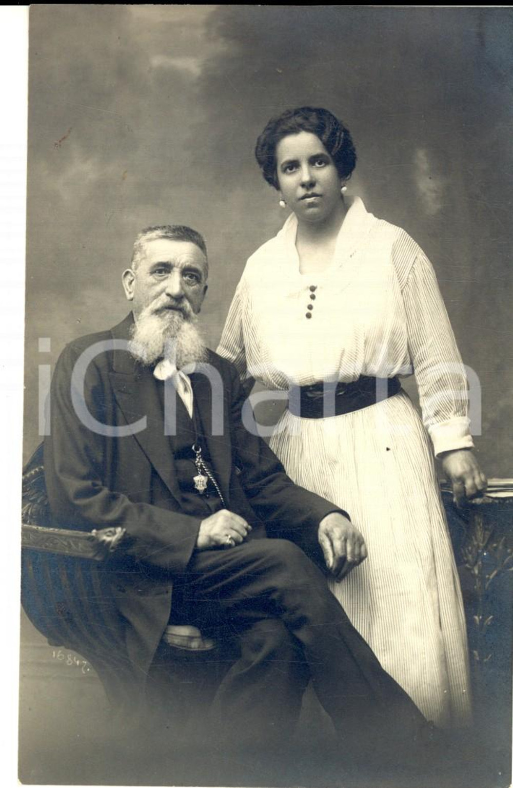 Fotografia d epoca originale 1917 FIUME CROAZIA Ritratto di due sposi Foto cartolina CARPONNO VINTAGE 1