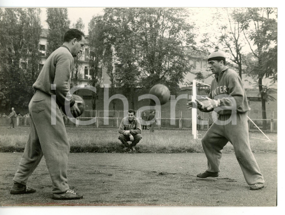 1957 MILANO CALCIO Allenamento INTER - Enzo MATTEUCCI e Giorgio GHEZZI *Foto