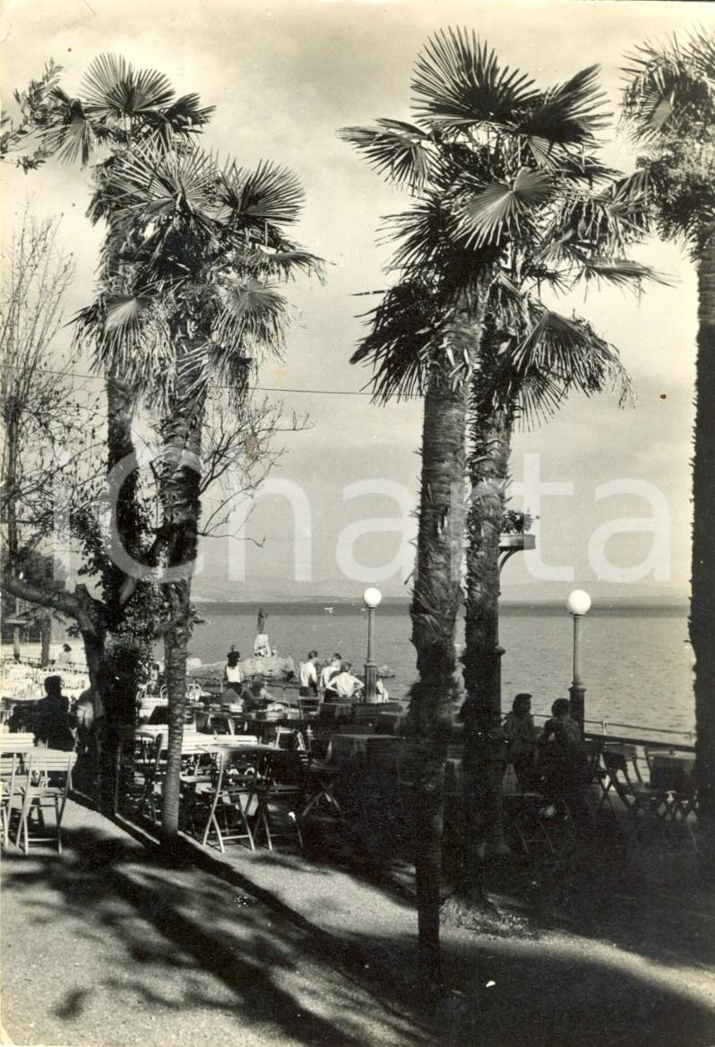 Cartolina originale da collezione 1962 ABBAZIA / OPATIJA Bar sul lungomare con villeggianti Cartolina FG VG 1