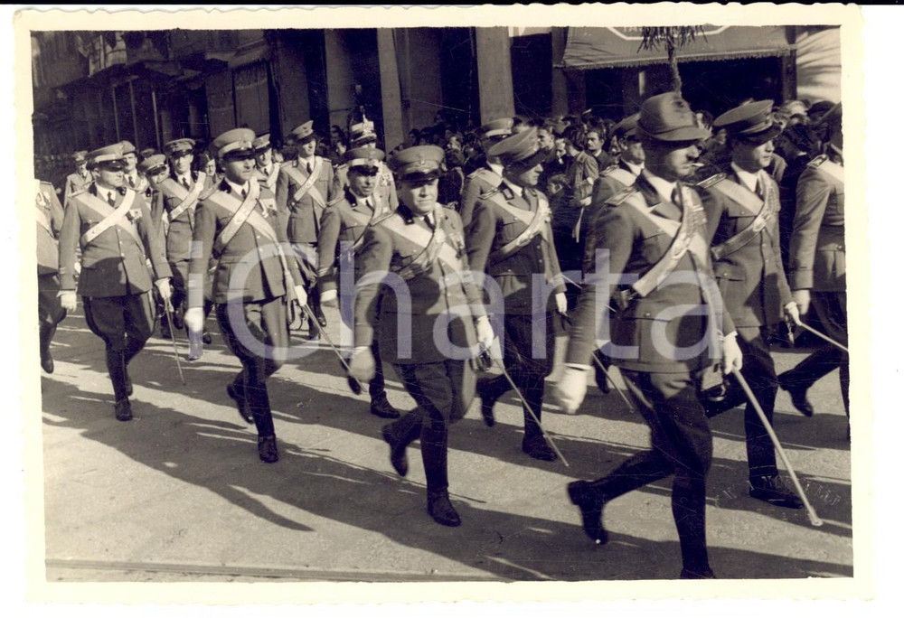 Fotografia d epoca originale 1940 ca VARESE Parata con militari di artiglieria Foto MORBELLI 15x10 cm 1