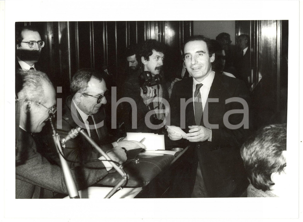 Fotografia d epoca originale 1990 ca MILANO Sindaco Paolo PILLITTERI in conferenza stampa  Foto 24x18 1
