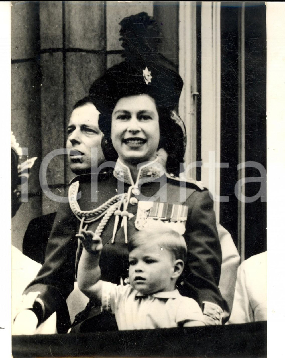 Fotografia d epoca originale 1962 LONDON 9Â° Anniversario Incoronazione  Elisabetta II e il figlio Andrea 1