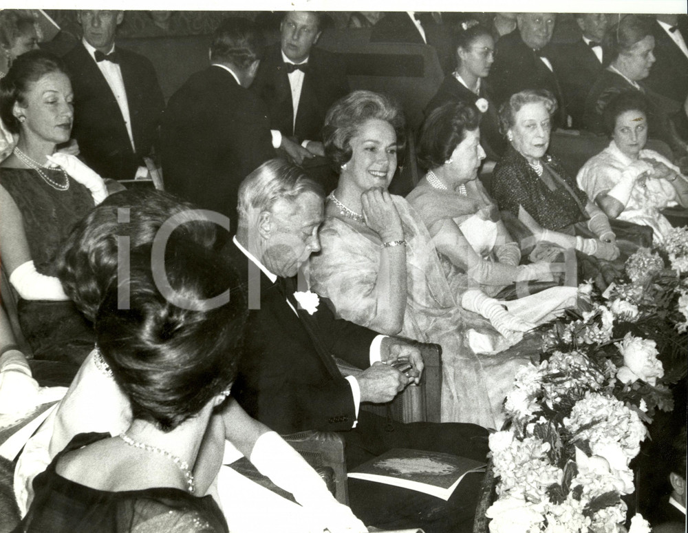 Fotografia d epoca originale 1960 ca UK? Edoardo Duca WINDSOR e donne alta societÃ   Serata gala Fotografia 1