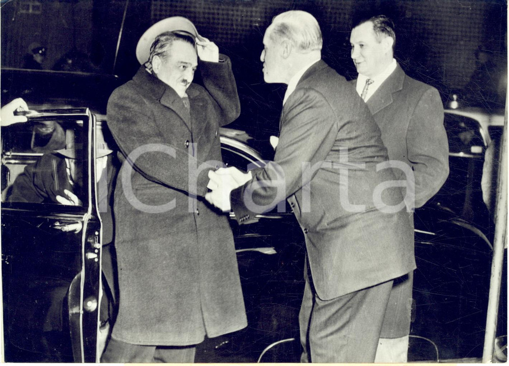 1959 NEW YORK Financier Robert DOWLING welcomes Anastas MIKOYAN - Photo
