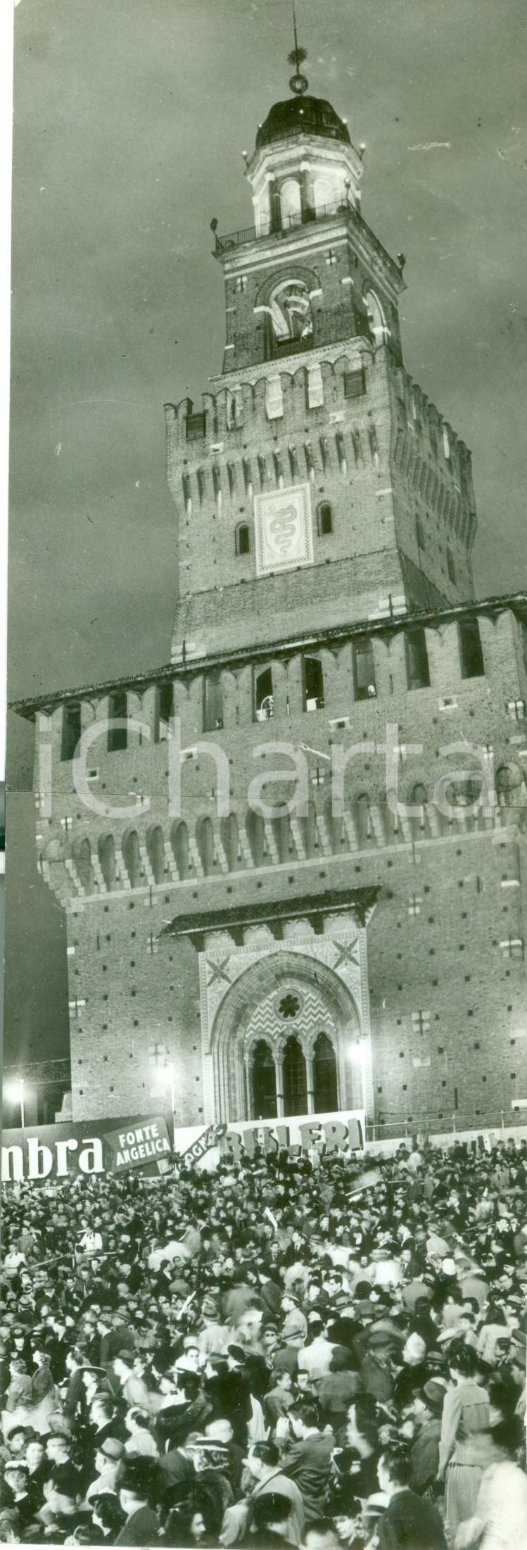 Fotografia d epoca originale 1939 MILANO Folla al Castello Sforzesco per l Estate Musicale Milanese Foto 1