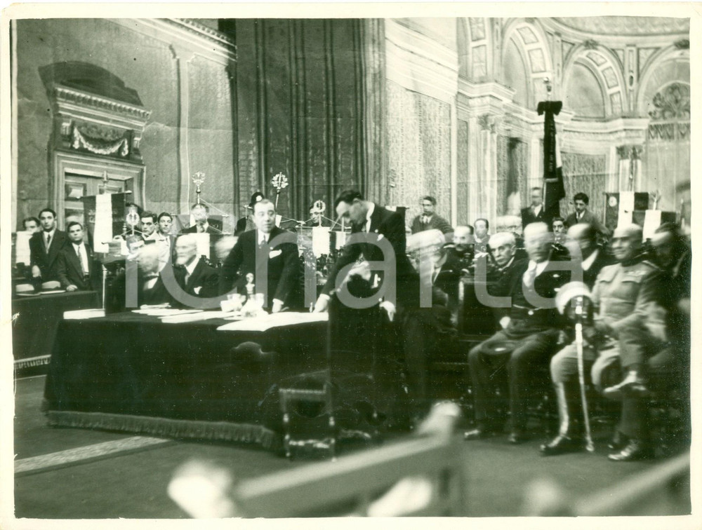 Fotografia d epoca originale 1930 MILANO Marcello VISCONTI DI MODRONE premia vincitori Battaglia del Grano 1