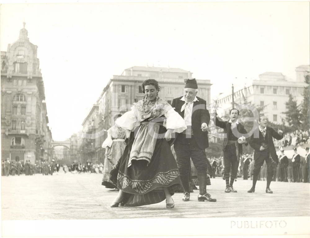 1953 GENOVA Celebrazioni Colombiane - Ballo tradizionale in piazza *Foto 24x18