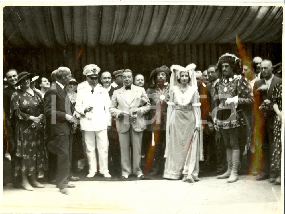 Fotografia d epoca originale 1934 MILANO Festa dell UVA  AutoritÃ  e partecipanti corteo MEDIEVALE Foto 1