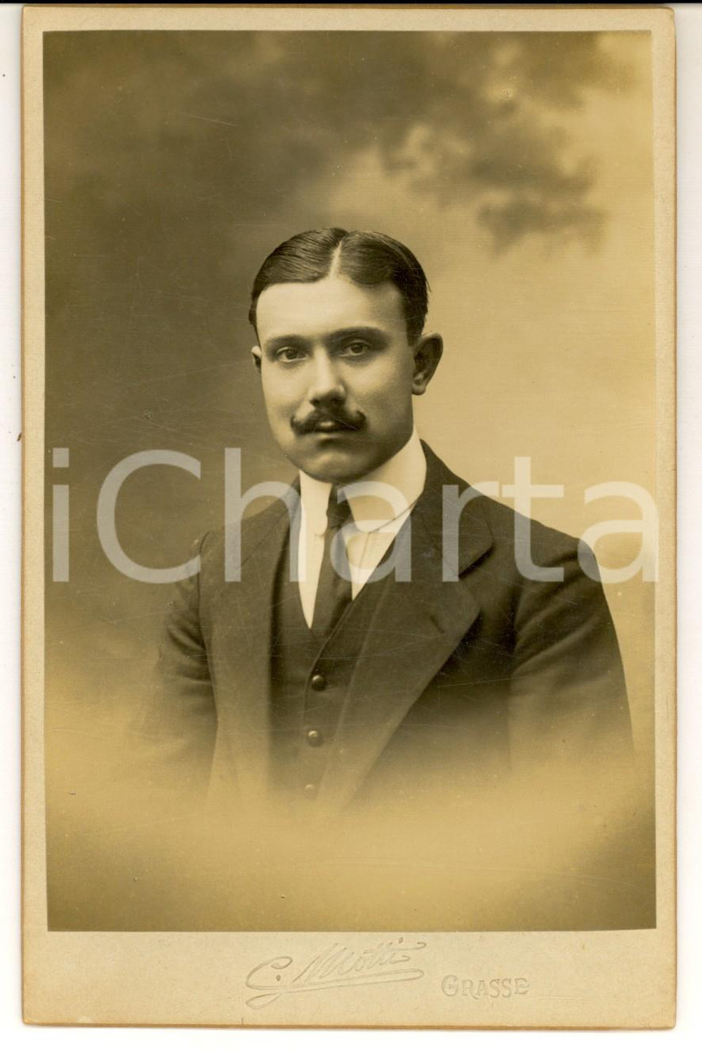 Fotografia d epoca originale 1890 ca GRASSE F Ritratto maschile in abito scuro Fotografia G. MOTTI 10x16cm 1