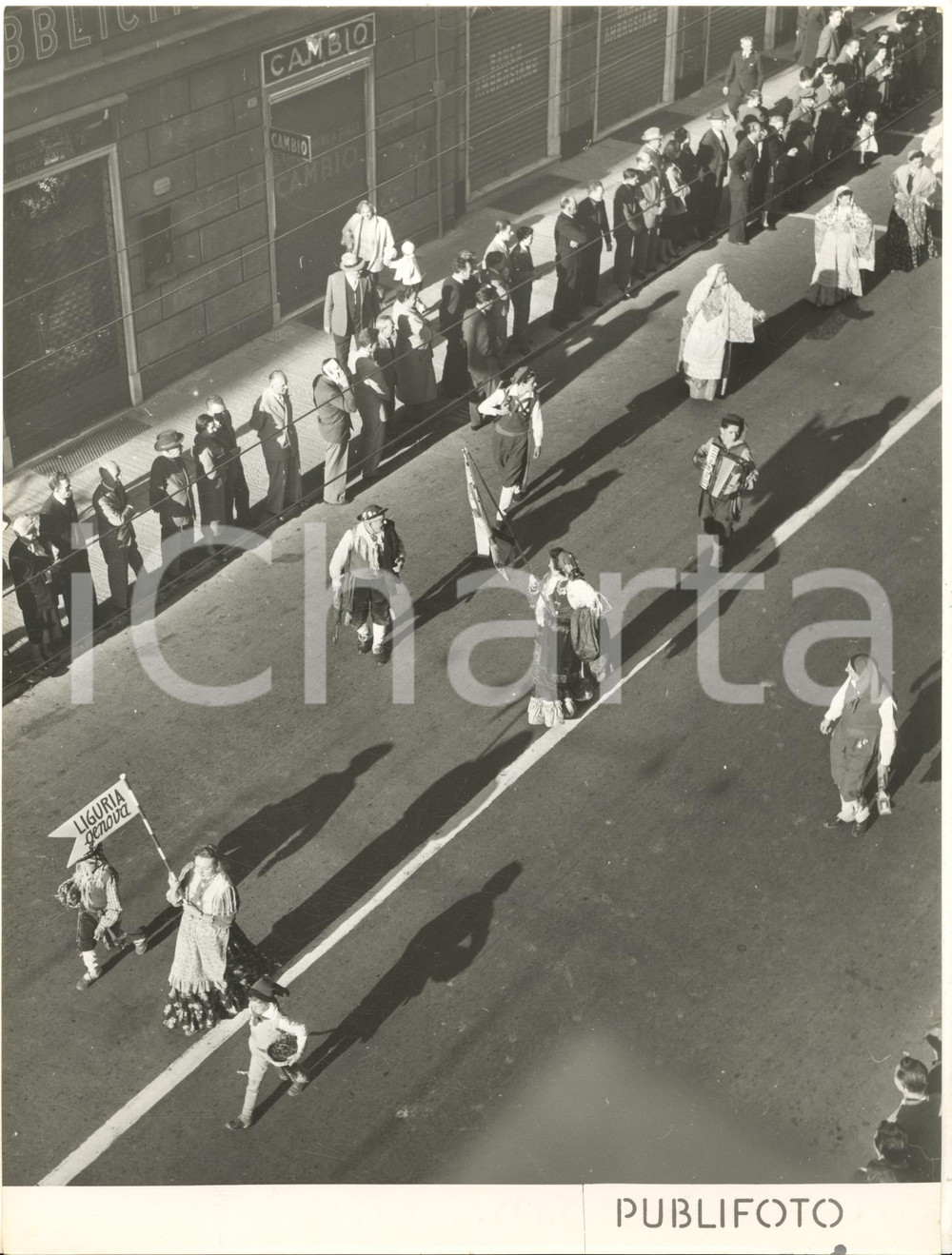 1953 GENOVA Celebrazioni Colombiane - Sfilata costumi LIGURIA *Foto 18x24 cm Fotografia d'epoca.CONDIZIONI: G FORMATO: 18x24 cm      originale e autentica 1
