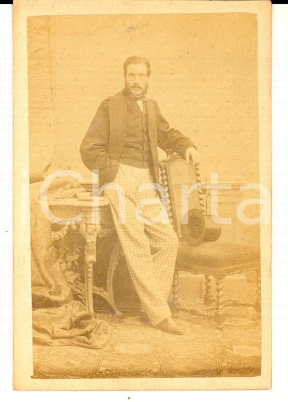 Fotografia d epoca originale 1870 ca WIEN Ritratto maschile con pantaloni a quadretti Foto HERBERTH 1