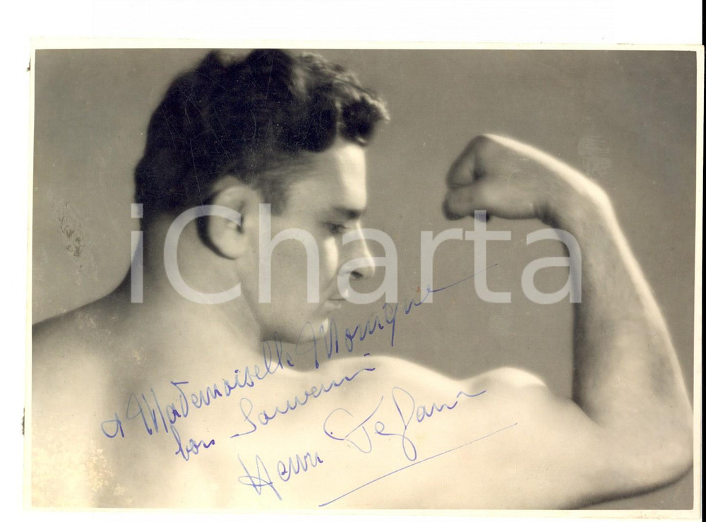 1960 ca FRANCE Portrait acteur Henri qui montre ses muscles *Photo AUTOGRAPHE CONDIZIONI: FAIR FORMATO: 18x13 cm     originale e autentica 1