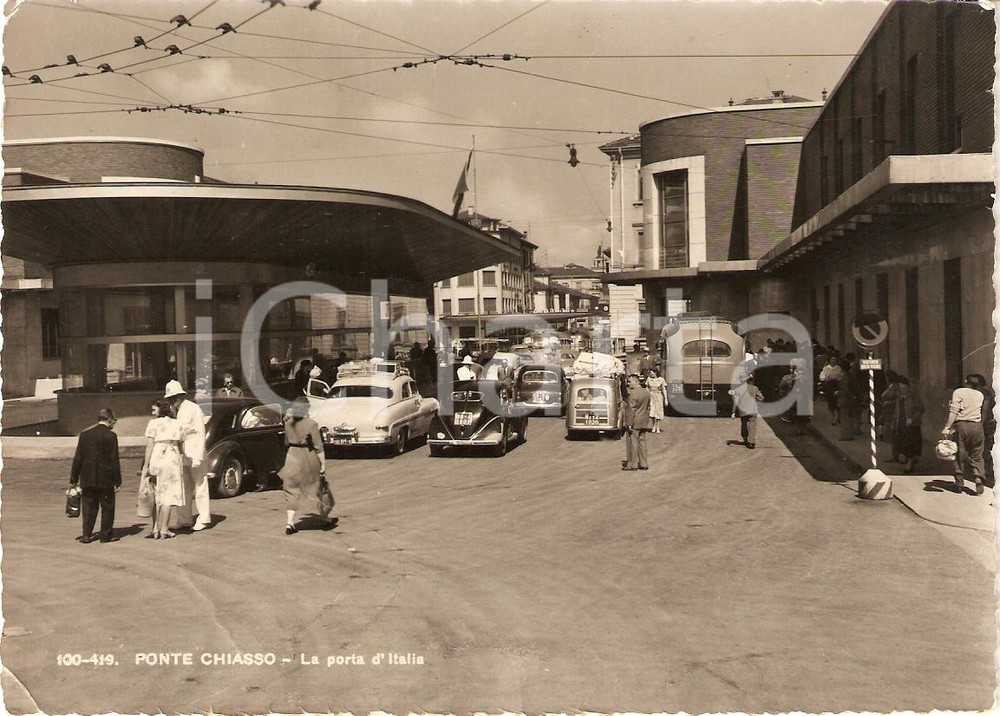 Cartolina originale da collezione 1950 ca COMO Fraz. PONTE CHIASSO Auto ferme alla Dogana con vigile *Cartolina FG 1