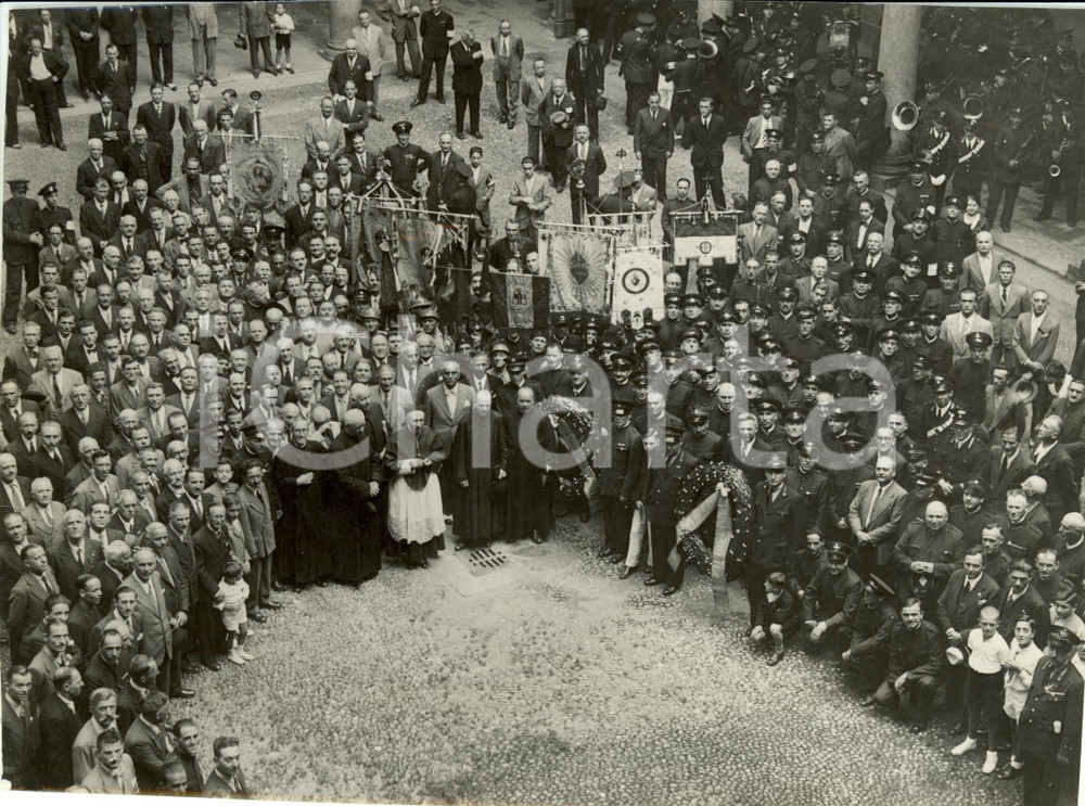 Fotografia d epoca originale 1937 MILANO Ildefonso SCHUSTER con tranvieri APOSTOLATO della PREGHIERA Foto 1