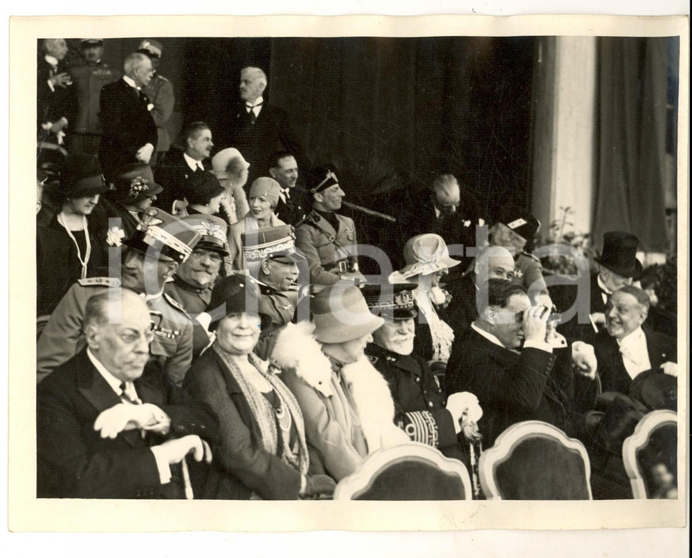 Fotografia d epoca originale 1940 ca ROMA Il palco delle autoritÃ  in attesa di un evento Foto ISTITUTO LUCE 1