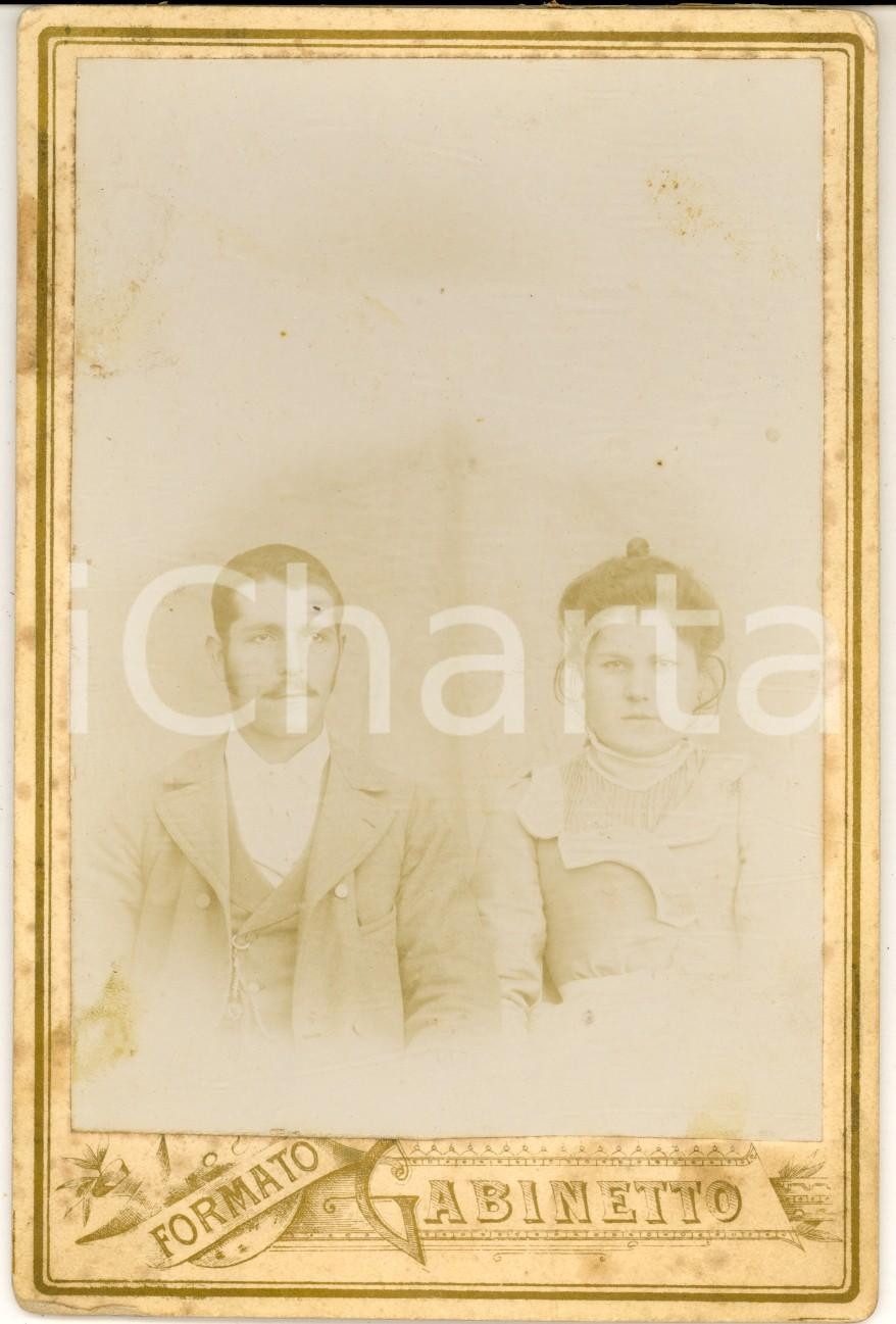 Fotografia d epoca originale 1890 ca STRADELLA Ritratto di una coppia di sposi  Foto A. GIULO 11x16 cm 1