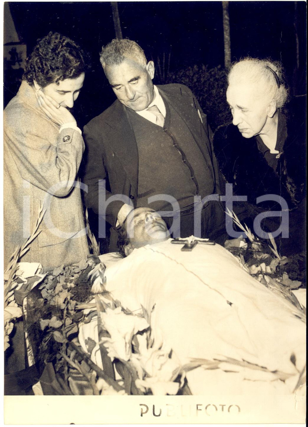 1954 COMO MOTONAUTICA Cittadini rendono omaggio alla salma di Mario VERGA Foto