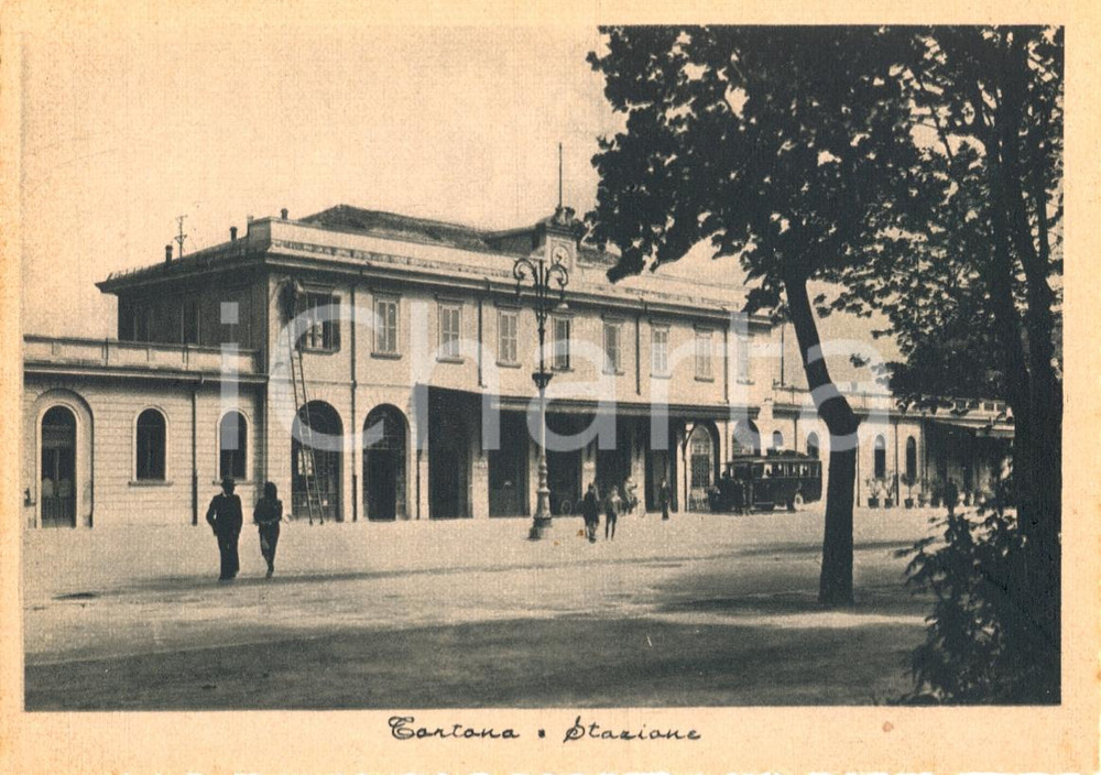 Cartolina originale da collezione 1940 ca TORTONA AL Stazione ferroviaria e corriera Cartolina ANIMATA FG NV 1