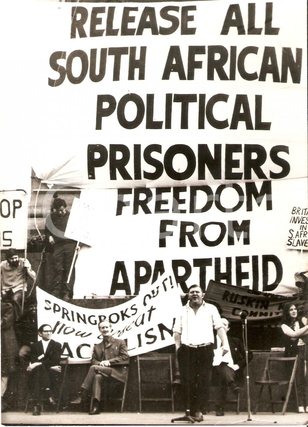 Fotografia d epoca originale 1970 LONDON Terry BARRAT talks against apartheid in SOUTH AFRICA Foto 13x18 cm 1