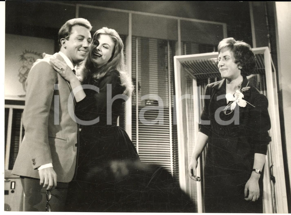 1958 LASCIA O RADDOPPIA? Mike BONGIORNO con Sandra MILO e Linda PALADINO