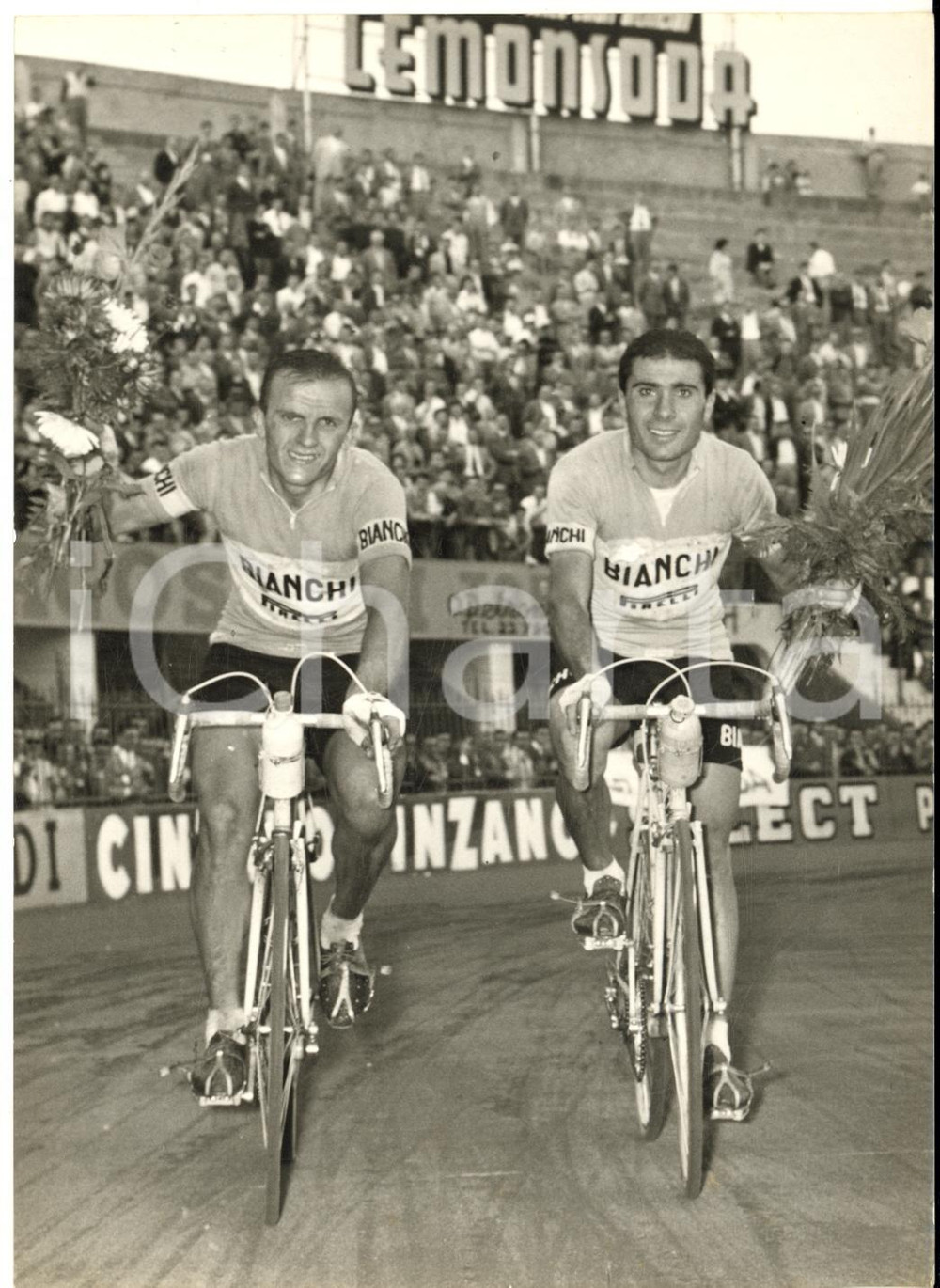 1958 CICLISMO GIRO DELL'EMILIA Diego RONCHINI Noè CONTI nel giro trionfale *Foto