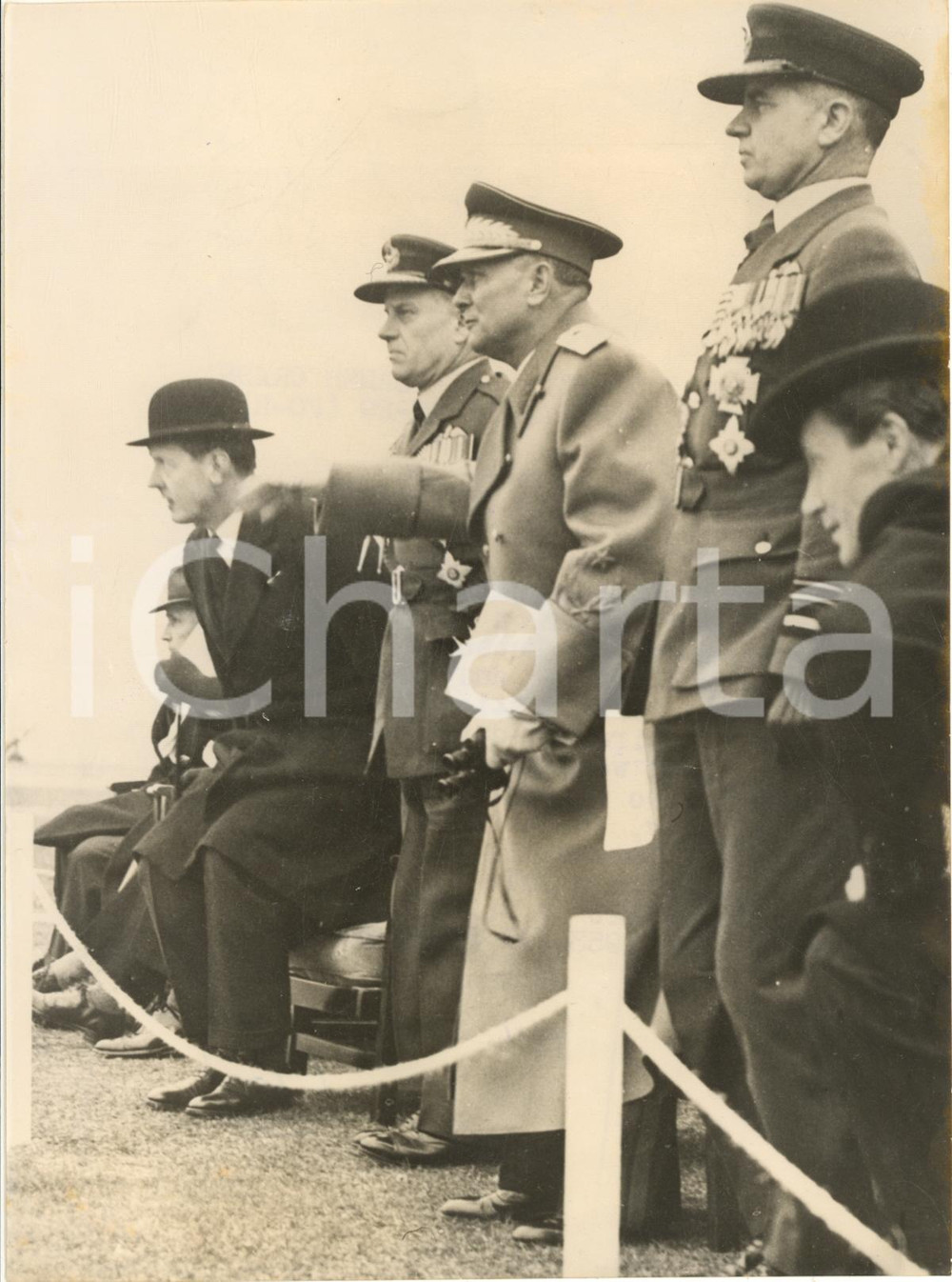 1953 DUXFORD R.A.F. Station - Marshal TITO spectator of a jet plane crash *Photo