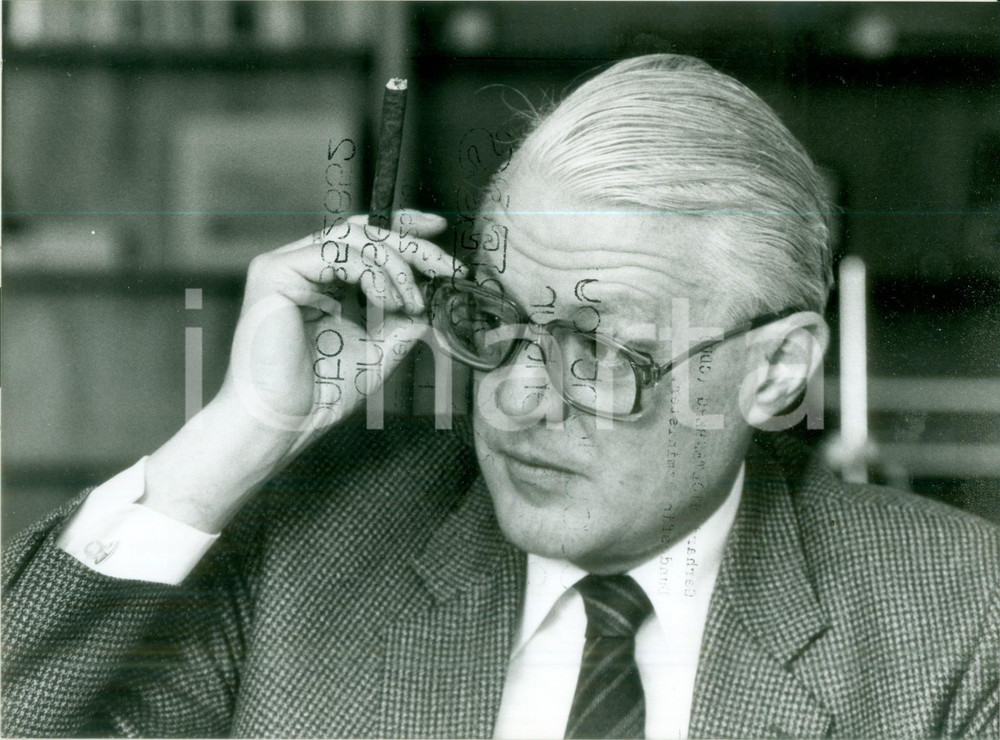 Fotografia d epoca originale 1988 BONN DE Gerhard STOLTENBERG Ministro Difesa CDU con sigaro Foto 1