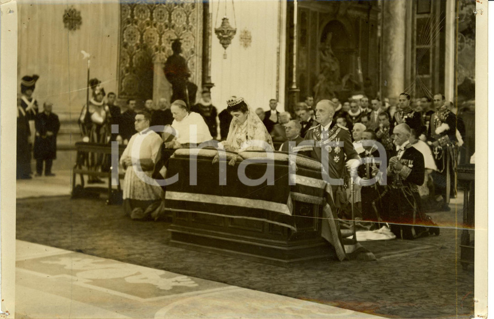Fotografia d epoca originale 1940 Roma Sovrani VITTORIO EMANUELE III ELENA MONTENEGRO visita PIO XII Foto 1
