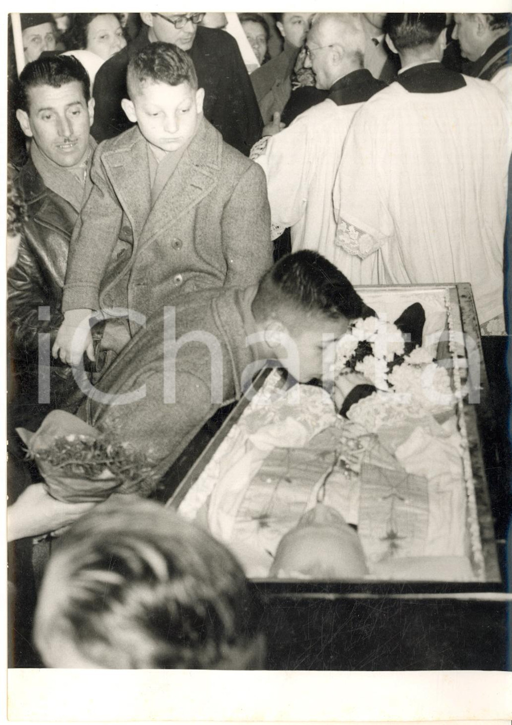 1956 MILANO San Bernardino alle Ossa - Esposizione salma don Carlo GNOCCHI *Foto