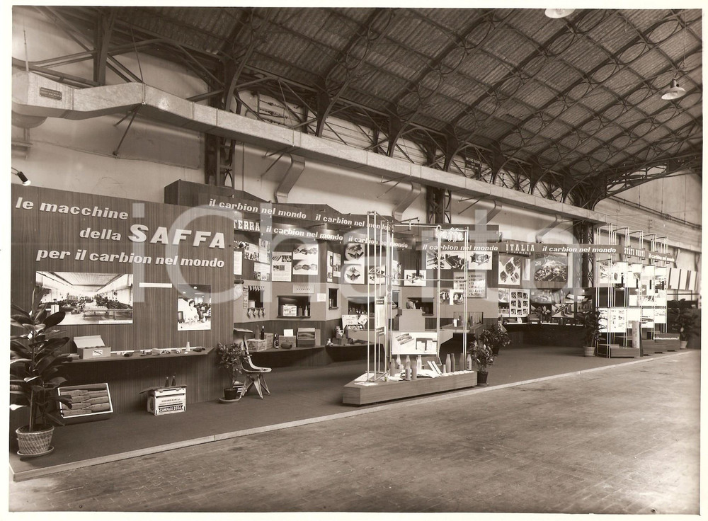 Fotografia d epoca originale 1962 MILANO Esposizione CARBION  SAFFA prodotti internazionali CAMPARI Foto 1