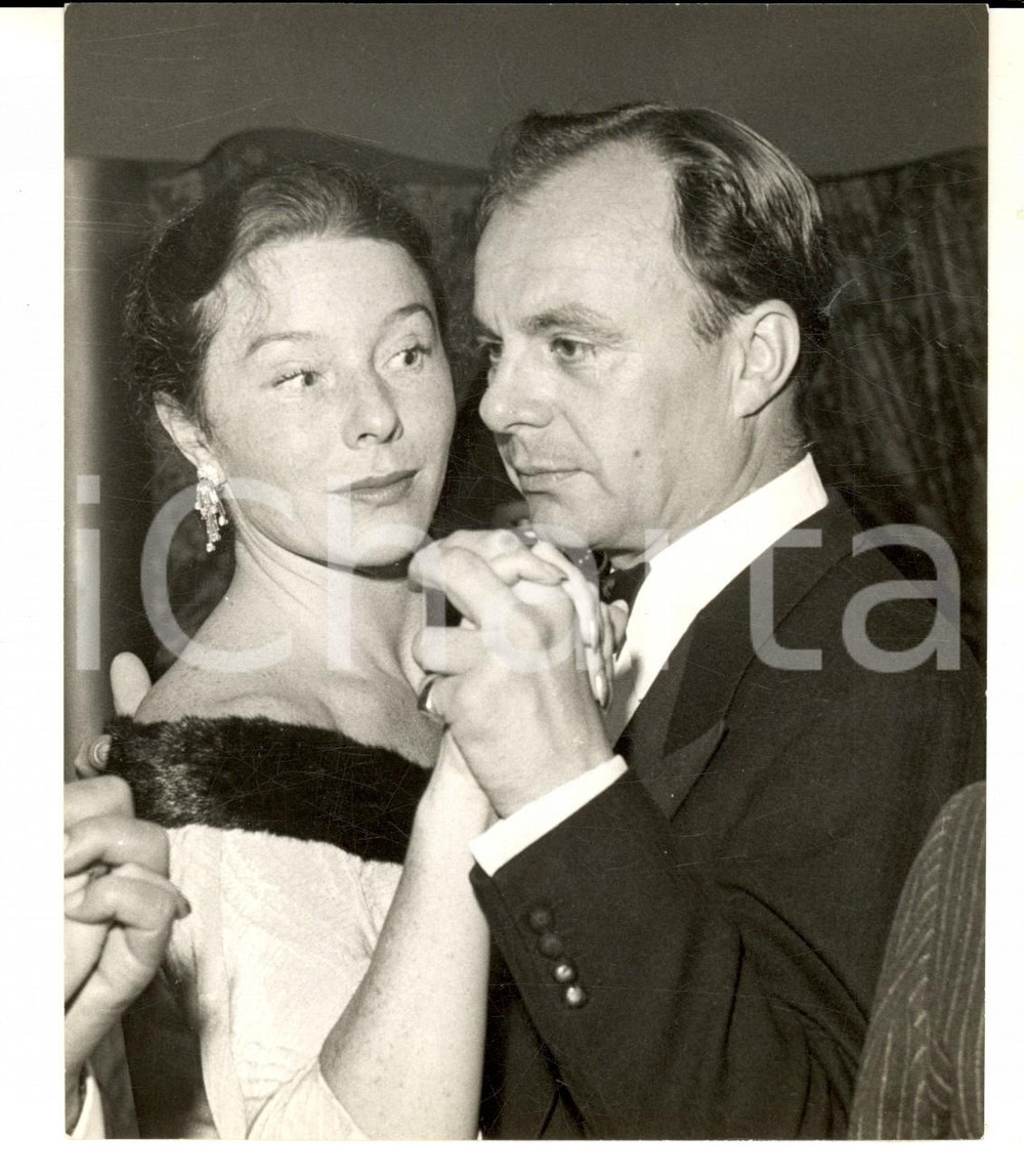 Fotografia d epoca originale 1960 ca LONDON Coppia di nobili durante un ballo Foto 14x16 cm 1