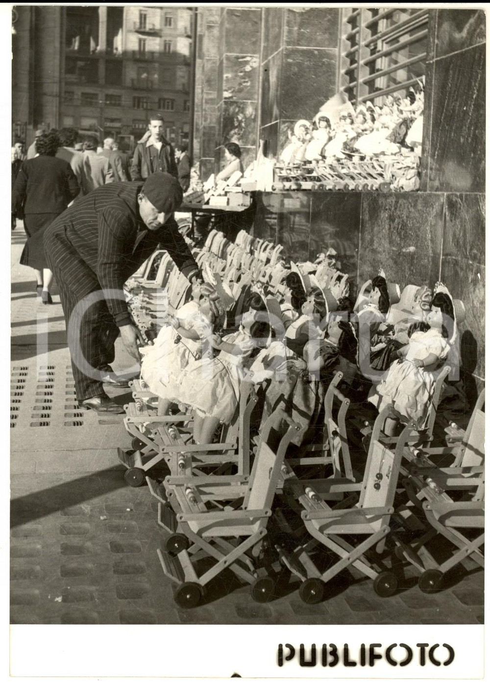 1958 NAPOLI Bambole in esposizione per la festa della Befana - Foto 13x18 cm
