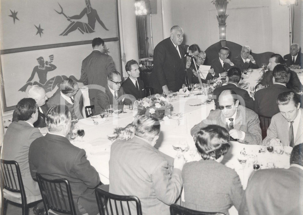 Fotografia d epoca originale 1963 TORINO  Premiazione pilota dell anno LANCIA  Massimo SPADA Foto 24x18 1
