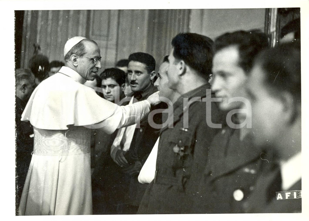 Fotografia d epoca originale 1942 WW2 CITTÃ€ DEL VATICANO Papa Pio XII si intrattiene con i feriti di guerra 1