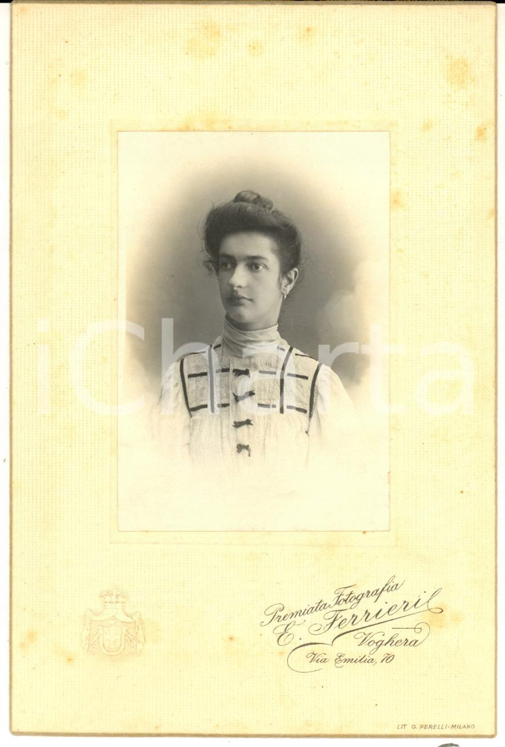 1880 ca VOGHERA Ritratto di giovane donna in abito ricamato - Foto E. FERRIERI