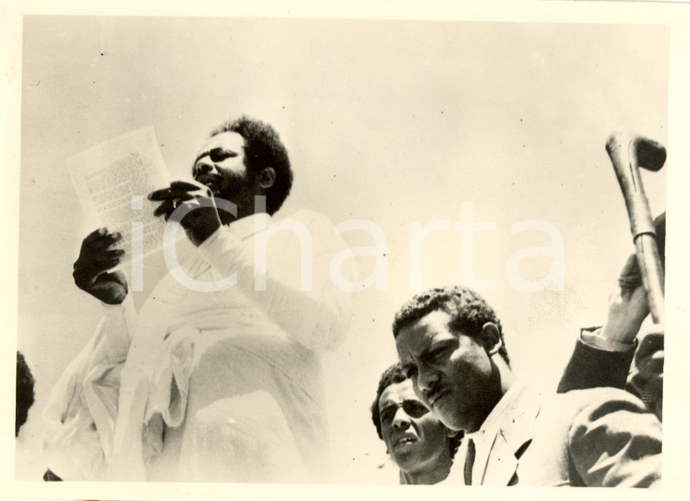 Fotografia d epoca originale 1935 ADDIS ABEBA Guerra d ETIOPIA Ligaha TASSO legge decreto di mobilitazione 1