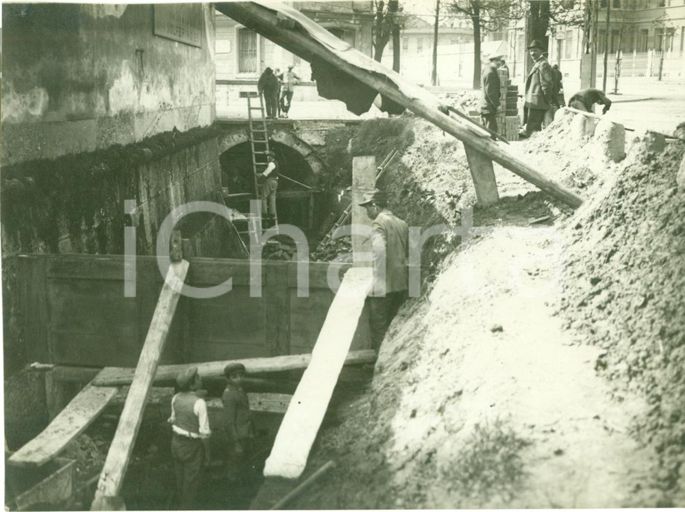 Fotografia d epoca originale 1920 ca MILANO Demolizioni PORTA NUOVA Copertura Roggia BALOSSA Fotografia 1