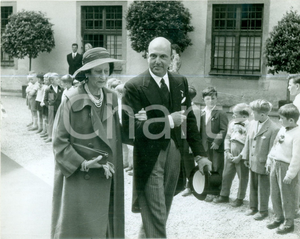 Fotografia d epoca originale 1960 ca FRANCE Umberto II in visita a una scuola elementare Fotografia 1