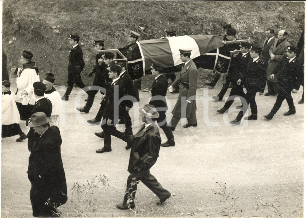 1957 BETTOLA DI PIACENZA Funerali Giacomo BOCCELLARI vittima di banditi - Foto