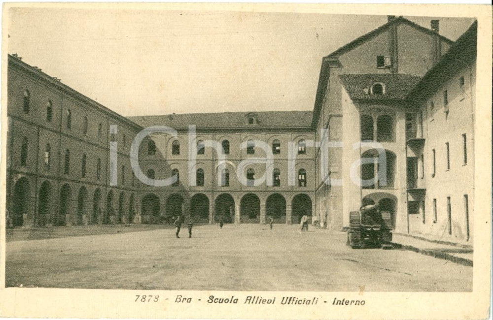 Cartolina originale da collezione 1935 ca BRA (CN) Interno Scuola Allievi Ufficiali ANIMATA carro armato FP NV 1