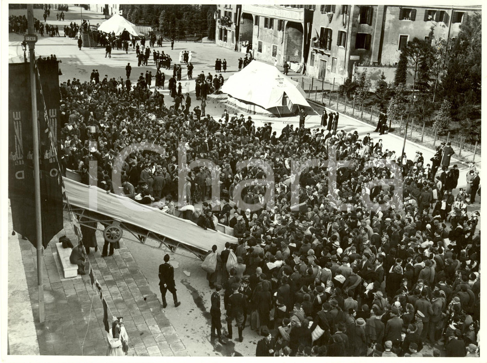 Fotografia d epoca originale 1939 VENEZIA Rurali in partenza per LIBIA su piroscafo LOMBARDIA Fotografia 1