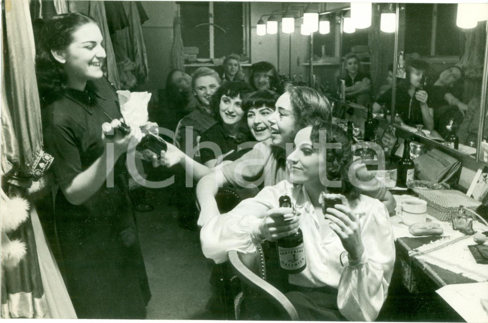 Fotografia d epoca originale 1941 BERLIN Birra GROTERJAN MALZBIER per ballerine Hausfrau Vom Dienst FOTO 1