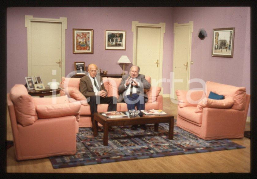 Fotografia d epoca originale 2000 ca CASA VIANELLO Raimondo VIANELLO in salotto 35mm vintage slide 4 1