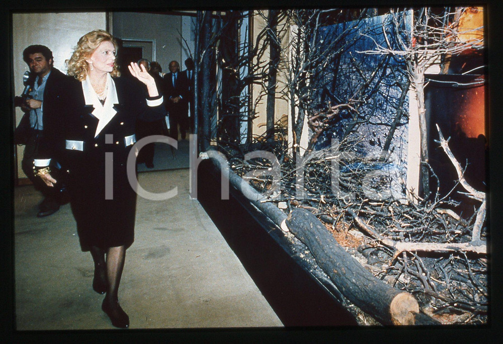 35mm vintage slide* 1980ca FRANCE Melina MERCOURI museo arte contemporanea