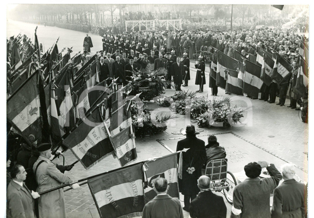 1958 PARIS Anniversario armistizio 1918 René COTY rende omaggio al Milite Ignoto