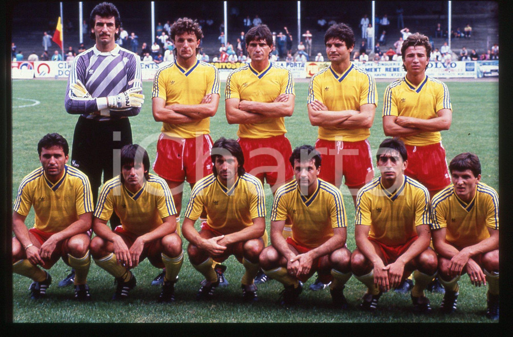 35mm vintage slide* 1990 ca CALCIO Formazione iniziale ROMANIA