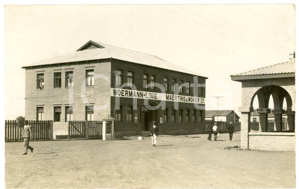 1925 ca CONGO BELGE - ELISABETHVILLE Edifice WORMANN-LINIE - Photo L. GABRIEL Fotografia originale d'epoca, in formato cartolina postale.FOTOGRAFO: L&eacute;opold Gabriel   POOR/danneggiato macchie Formato: 14x9 cm originale e autentica 1